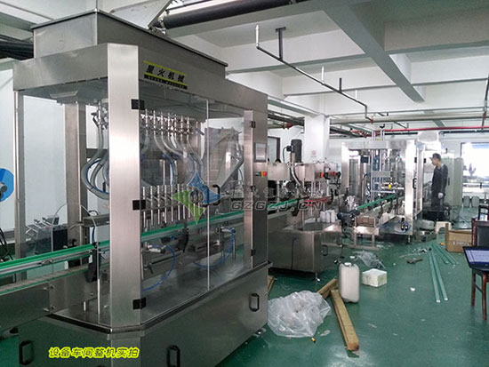 車用機油自動灌裝機展示